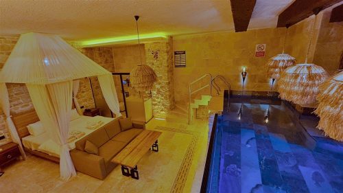 İstanbul Emirtimes Otel Cam Havuz Oda