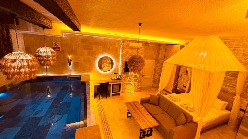 İstanbul Emirtimes Otel Cam Havuz Oda