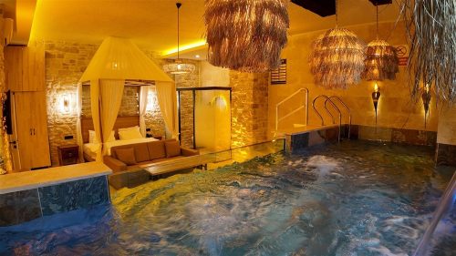 İstanbul Emirtimes Otel Cam Havuz Oda
