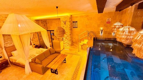 İstanbul Emirtimes Otel Cam Havuz Oda