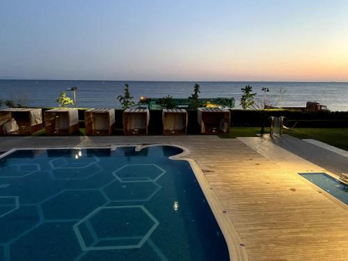Florya Crowne Plaza Cam Havuz