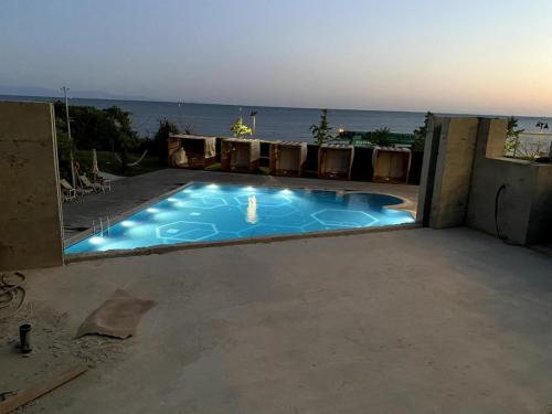 Florya Crowne Plaza Cam Havuz